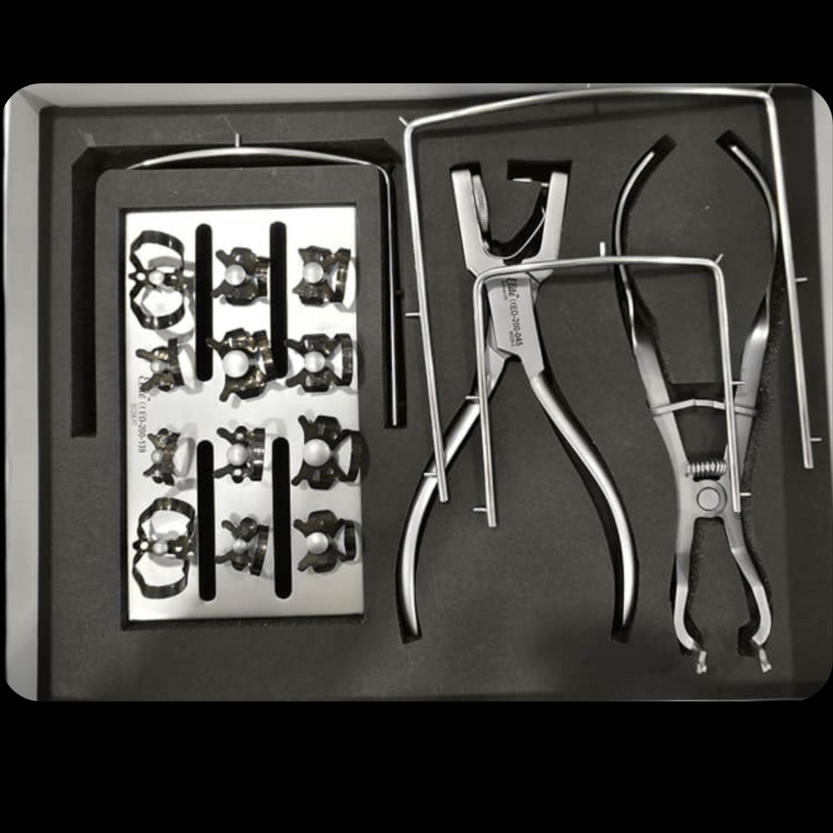 KIT DE DIGUE CRAMPONS & INSTRUMENTS 17 PCS